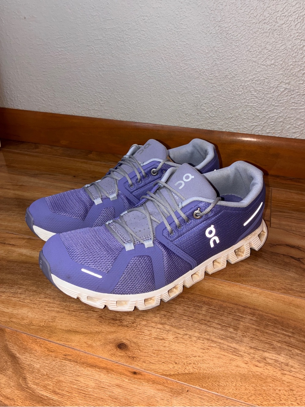 On Cloud 5 Women’s Athletic Running Sneaker Shoes, purple- size 9